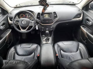 2017 Jeep Cherokee Latitude with VIN 1C4PJMCB8HW657993, listed as a Copart auction lot 88094025 with 146,583 mi miles and Salvage Title. Bid and sale history available at DreamBid. Image 8.