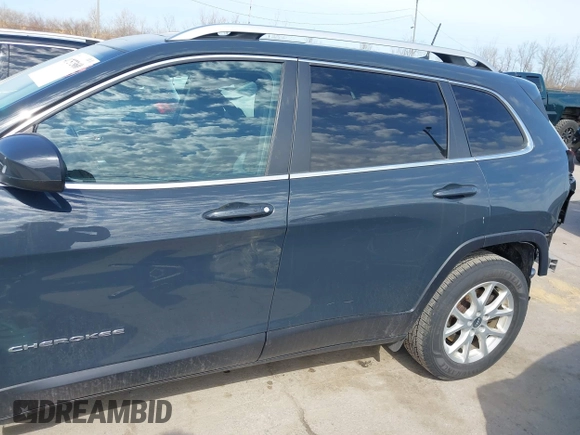 2018 Jeep Cherokee Latitude Plus z VIN 1C4PJMLB5JD569386, wystawiony jako IAAI lot #41757360 z przebiegiem 116 021 mil mil oraz . Historia ofert i sprzedaży dostępna na DreamBid. Obrazek 15.