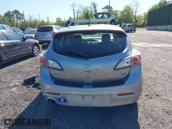2013 Mazda 3 i Touring z VIN JM1BL1LP2D1742494, wystawiony jako IAAI lot #42186275 z przebiegiem 150 046 mil mil oraz . Historia ofert i sprzedaży dostępna na DreamBid. Obrazek 15.