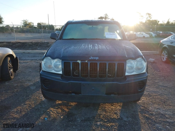 2007 Jeep Grand Cherokee Laredo with VIN 1J8GS48K17C655999, listed as a IAAI auction lot 41590500 with 290,695 mi miles. Bid and sale history available at carsss.com. Image 12.