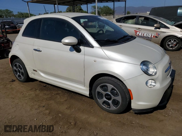 2014 FIAT 500e z VIN 3C3CFFGE0ET173032, wystawiony jako Copart lot #60730574 z przebiegiem 120 996 mil mil oraz Szkoda całkowita • Salvage title. Historia ofert i sprzedaży dostępna na DreamBid. Obrazek 4.