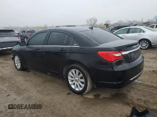 2013 Chrysler 200 Touring z VIN 1C3CCBBB6DN539475, wystawiony jako Copart lot #43955965 z przebiegiem 129 207 mil mil oraz Szkoda całkowita • Salvage title. Historia ofert i sprzedaży dostępna na DreamBid. Obrazek 2.