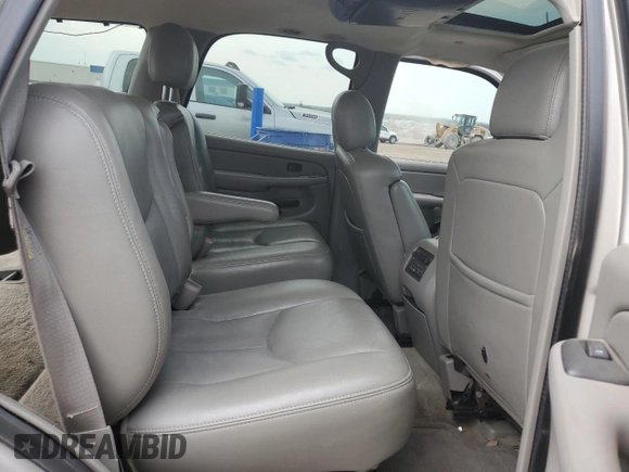 2004 GMC Yukon SLT with VIN 1GKEK13Z74J295635, listed as a Copart auction lot 70412114 with 262,062 mi miles and Salvage Title. Bid and sale history available at carsss.com. Image 11.
