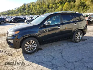 2013 Kia Sorento SX z VIN 5XYKWDA24DG385142, wystawiony jako Copart lot #75187514 z przebiegiem 119 027 mil mil oraz Szkoda całkowita • Salvage title. Historia ofert i sprzedaży dostępna na DreamBid. Obrazek 1.