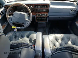 1992 Chrysler LeBaron z VIN 3C3XA5633NT336573, wystawiony jako Copart lot #54551495 z przebiegiem Nie podano mil oraz Tytuł czysty. Historia ofert i sprzedaży dostępna na DreamBid. Obrazek 8.
