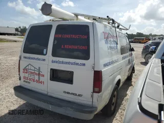 2002 Chevrolet Astro Cargo with VIN 1GCDM19X82B139313, listed as a Copart auction lot 61663064 with 271,586 mi miles and Salvage Title. Bid and sale history available at carsss.com. Image 3.