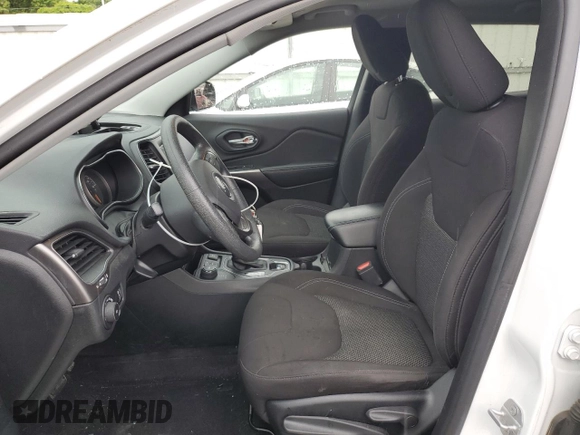 2019 Jeep Cherokee Latitude with VIN 1C4PJMCB2KD472342, listed as a Copart auction lot 60884805 with 33,017 mi miles and Salvage title. Bid and sale history available at DreamBid. Image 7.