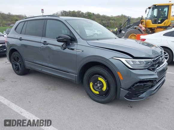 2023 Volkswagen Tiguan SE R-Line Black с VIN 3VVCB7AX5PM039767, выставлен на аукционе IAAI как лот 42014072 с пробегом 18 424 миль миль и . История ставок и продаж доступна на DreamBid. Изображение 1.