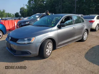 2014 Volkswagen Jetta S z VIN 3VW2K7AJXEM351762, wystawiony jako IAAI lot #42467930 z przebiegiem 159 210 mil mil oraz . Historia ofert i sprzedaży dostępna na DreamBid. Obrazek 2.