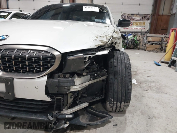 2019 BMW 3 Series 330i xDrive with VIN WBA5R7C55KAJ83482, listed as a IAAI auction lot 41565321 with 126,536 mi miles. Bid and sale history available at carsss.com. Image 17.
