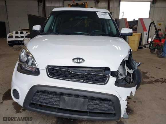 2013 Kia Soul ! with VIN KNDJT2A64D7532083, listed as a IAAI auction lot 41845670 with NaN miles. Bid and sale history available at carsss.com. Image 12.