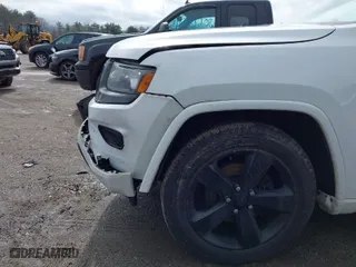 2015 Jeep Grand Cherokee Altitude with VIN 1C4RJFAG4FC942885, listed as a IAAI auction lot 41952356 with 233,276 mi miles. Bid and sale history available at carsss.com. Image 20.