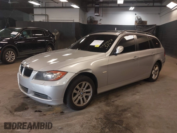 2007 BMW 3 Series 328xi z VIN WBAVT73547FZ35622, wystawiony jako IAAI lot #42355513 z przebiegiem 136 579 mil mil oraz . Historia ofert i sprzedaży dostępna na DreamBid. Obrazek 2.