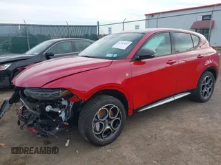 2024 Alfa Romeo Tonale Ti z VIN ZASPATCW8R3058676, wystawiony jako IAAI lot #41743432 z przebiegiem 7985 mil mil oraz . Historia ofert i sprzedaży dostępna na DreamBid. Obrazek 2.