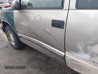 1998 Chevrolet Silverado 1500 with VIN 2GCEC19R3W1122806, listed as a IAAI auction lot 42153517 with 271,788 mi miles and . Bid and sale history available at DreamBid. Image 17.
