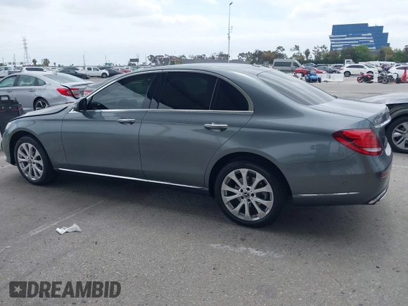 2018 Mercedes-Benz E-Class E 300 with VIN WDDZF4JB3JA409950, listed as a IAAI auction lot 42032598 with 44,381 mi miles. Bid and sale history available at carsss.com. Image 14.