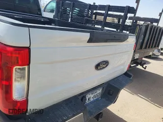 2019 Ford F-250 XL z VIN 1FT7W2B62KEC67253, wystawiony jako IAAI lot #42350366 z przebiegiem 172 231 mil mil oraz . Historia ofert i sprzedaży dostępna na DreamBid. Obrazek 1.