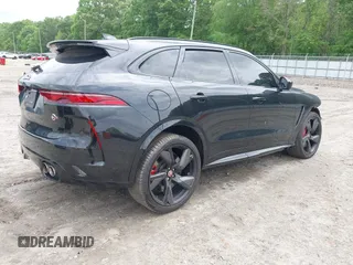 2022 Jaguar F-Pace SVR z VIN SADCZ2EE0NA702862, wystawiony jako IAAI lot #42129192 z przebiegiem 20 580 mil mil oraz . Historia ofert i sprzedaży dostępna na DreamBid. Obrazek 4.