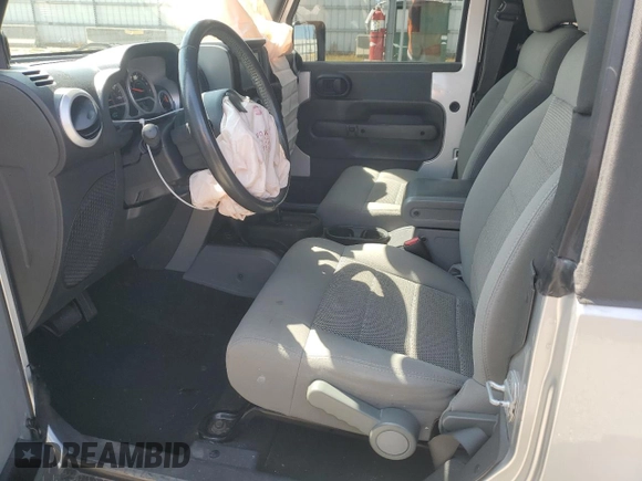 2009 Jeep Wrangler Sahara with VIN 1J4FA54119L747068, listed as a Copart auction lot 71209904 with 86,978 mi miles and Salvage title. Bid and sale history available at DreamBid. Image 7.