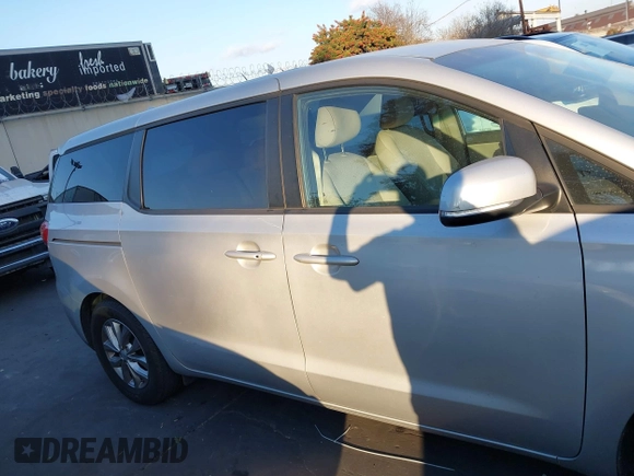 2020 Kia Sedona EX with VIN KNDMB5C18L6654713, listed as a IAAI auction lot 41342893 with 108,437 mi miles. Bid and sale history available at carsss.com. Image 13.