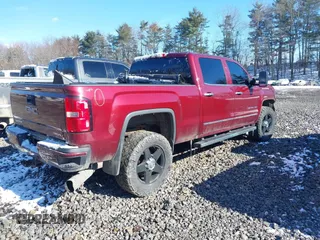 2015 GMC Sierra 2500HD Denali z VIN 1GT120E8XFF188285, wystawiony jako IAAI lot #41586993 z przebiegiem 141 691 mil mil oraz . Historia ofert i sprzedaży dostępna na DreamBid. Obrazek 4.