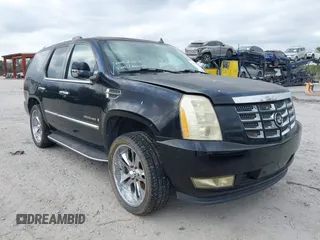 2008 Cadillac Escalade with VIN 1GYEC63888R129574, listed as a IAAI auction lot 41597502 with 274,518 mi miles. Bid and sale history available at carsss.com. Image 1.