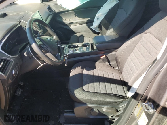 2021 Ford Edge SE z VIN 2FMPK4G98MBA23711, wystawiony jako Copart lot #76259054 z przebiegiem 20 879 mil mil oraz Czysty tytuł • Clean title. Historia ofert i sprzedaży dostępna na DreamBid. Obrazek 7.