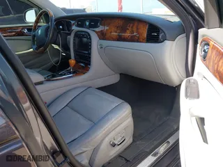2008 Jaguar XJ with VIN SAJWA71B68SH22853, listed as a IAAI auction lot 41678688 with 76,367 mi miles. Bid and sale history available at carsss.com. Image 5.