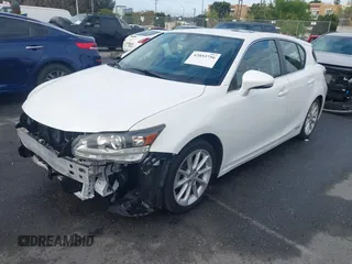 2013 Lexus CT 200h z VIN JTHKD5BH2D2147927, wystawiony jako IAAI lot #42053756 z przebiegiem 160 896 mil mil oraz . Historia ofert i sprzedaży dostępna na DreamBid. Obrazek 19.