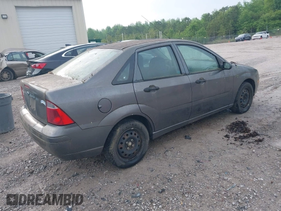 2007 Ford Focus S z VIN 1FAFP34N17W212691, wystawiony jako IAAI lot #42130099 z przebiegiem 214 101 mil mil oraz . Historia ofert i sprzedaży dostępna na DreamBid. Obrazek 4.
