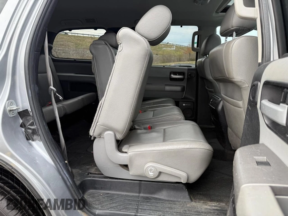 2014 Toyota Sequoia Ltd with VIN 5TDJY5G10ES106431, listed as a Copart auction lot 55072555 with 289,604 mi miles and Clean Title. Bid and sale history available at carsss.com. Image 6.