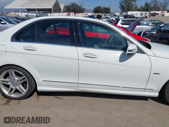 2012 Mercedes-Benz C 250 Sport z VIN WDDGF4HB1CA725623, wystawiony jako IAAI lot #42020594 z przebiegiem 53 714 mil mil oraz . Historia ofert i sprzedaży dostępna na DreamBid. Obrazek 13.