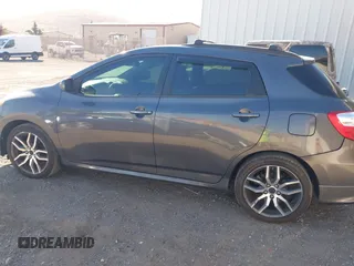 2009 Toyota Matrix S z VIN 2T1LE40E09C006482, wystawiony jako IAAI lot #42624578 z przebiegiem 163 224 mil mil oraz . Historia ofert i sprzedaży dostępna na DreamBid. Obrazek 14.