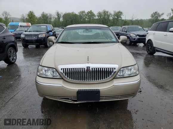 2006 Lincoln Town Car Signature z VIN 1LNHM81W76Y647607, wystawiony jako Copart lot #55507165 z przebiegiem 196 468 mil mil oraz Szkody całkowita. Historia ofert i sprzedaży dostępna na DreamBid. Obrazek 5.