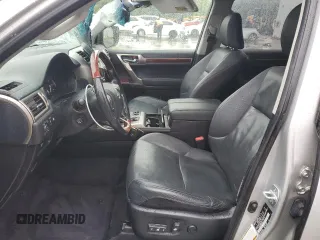 2015 Lexus GX 460 z VIN JTJBM7FX6F5104768, wystawiony jako Copart lot #56733945 z przebiegiem 88 373 mil mil oraz Szkody całkowita. Historia ofert i sprzedaży dostępna na DreamBid. Obrazek 7.