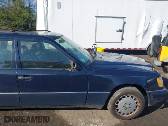 1995 Mercedes-Benz E with VIN WDBEA92E7SF310418, listed as a IAAI auction lot 41762503 with 206,153 mi miles and . Bid and sale history available at DreamBid. Image 14.