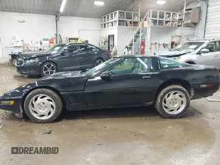 1996 Chevrolet Corvette z VIN 1G1YY2259T5106592, wystawiony jako IAAI lot #42375807 z przebiegiem 69 467 mil mil oraz . Historia ofert i sprzedaży dostępna na DreamBid. Obrazek 14.