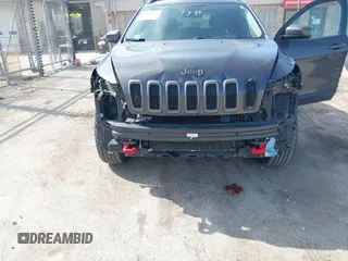 2015 Jeep Cherokee Trailhawk z VIN 1C4PJMBS3FW520328, wystawiony jako IAAI lot #41746017 z przebiegiem 83 485 mil mil oraz . Historia ofert i sprzedaży dostępna na DreamBid. Obrazek 6.