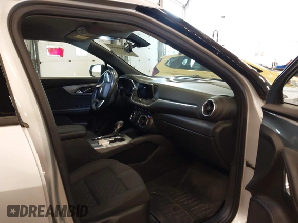 2020 Chevrolet Blazer LT z VIN 3GNKBHRS9LS612174, wystawiony jako IAAI lot #41840890 z przebiegiem 53 782 mil mil oraz . Historia ofert i sprzedaży dostępna na DreamBid. Obrazek 5.