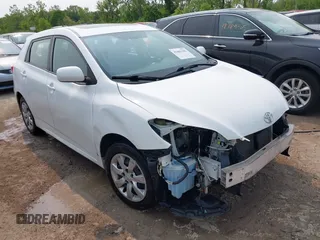 2011 Toyota Matrix S z VIN 2T1KE4EE4BC047952, wystawiony jako IAAI lot #42401102 z przebiegiem 126 517 mil mil oraz . Historia ofert i sprzedaży dostępna na DreamBid. Obrazek 1.