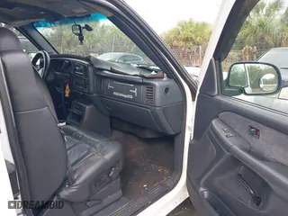2000 Chevrolet Silverado 2500 LS with VIN 1GCGK29U0YE421788, listed as a IAAI auction lot 41740928 with 192,447 mi miles. Bid and sale history available at carsss.com. Image 5.