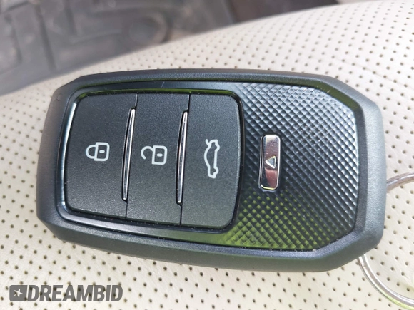 2019 Lincoln MKC Reserve z VIN 5LMCJ3C99KUL03532, wystawiony jako IAAI lot #42595874 z przebiegiem 80 875 mil mil oraz . Historia ofert i sprzedaży dostępna na DreamBid. Obrazek 11.