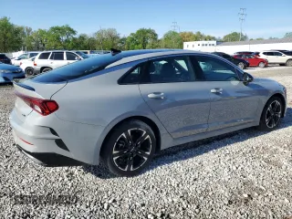 2022 Kia K5 GT-Line z VIN 5XXG64J22NG159905, wystawiony jako Copart lot #54894545 z przebiegiem 25 802 mil mil oraz Szkoda całkowita • Salvage title. Historia ofert i sprzedaży dostępna na DreamBid. Obrazek 3.
