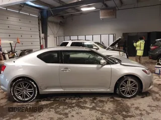 2011 Scion tC z VIN JTKJF5C76B3006789, wystawiony jako IAAI lot #41571706 z przebiegiem 92 169 mil mil oraz . Historia ofert i sprzedaży dostępna na DreamBid. Obrazek 13.