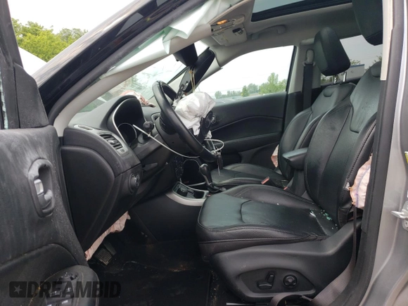 2019 Jeep Compass Limited z VIN 3C4NJDCB1KT760418, wystawiony jako Copart lot #60749295 z przebiegiem 147 863 mil mil oraz Szkoda całkowita • Salvage title. Historia ofert i sprzedaży dostępna na DreamBid. Obrazek 7.