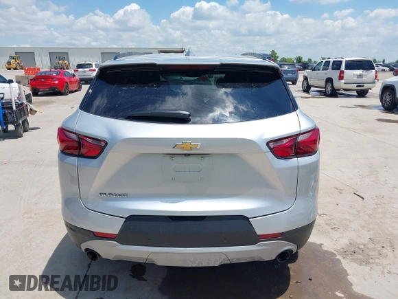 2021 Chevrolet Blazer LT z VIN 3GNKBCR47MS577835, wystawiony jako IAAI lot #42222310 z przebiegiem 26 030 mil mil oraz . Historia ofert i sprzedaży dostępna na DreamBid. Obrazek 17.