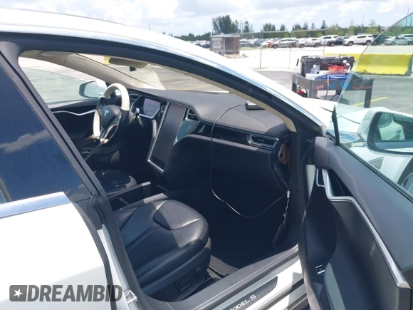 2013 Tesla Model S with VIN 5YJSA1CG4DFP21658, listed as a IAAI auction lot 42398609 with 116,068 mi miles and . Bid and sale history available at DreamBid. Image 5.