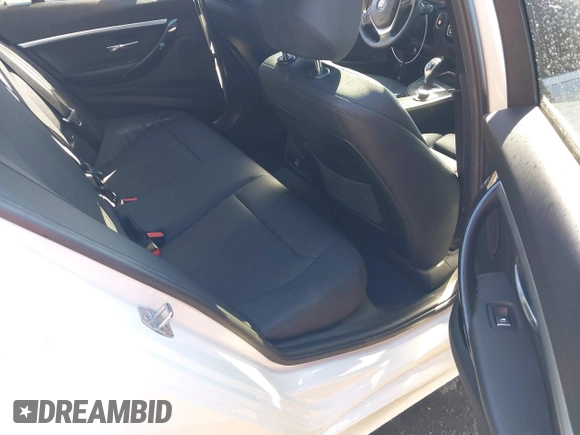 2018 BMW 3 Series 330i xDrive with VIN WBA8D9G54JNU72412, listed as a IAAI auction lot 40660769 with 58,668 mi miles. Bid and sale history available at carsss.com. Image 8.