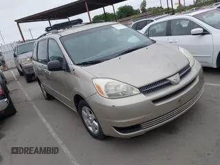 2004 Toyota Sienna CE with VIN 5TDZA23C04S193193, listed as a IAAI auction lot 42104429 with 425,200 mi miles. Bid and sale history available at carsss.com. Image 1.