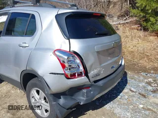 2015 Chevrolet Trax LT with VIN 3GNCJRSB3FL228235, listed as a IAAI auction lot 41834030 with 99,871 mi miles. Bid and sale history available at carsss.com. Image 6.